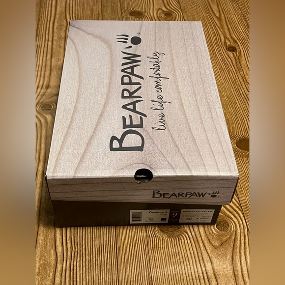 Ladies BearPaw boots - Picture 2 of 10